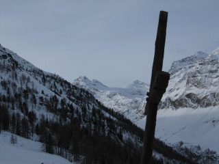 vista dalla croce a 2000 m di Granta Parei e Tzanteleina