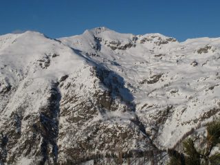 Cima di Marmontana a sx e Monte Pietre Bianche al centro