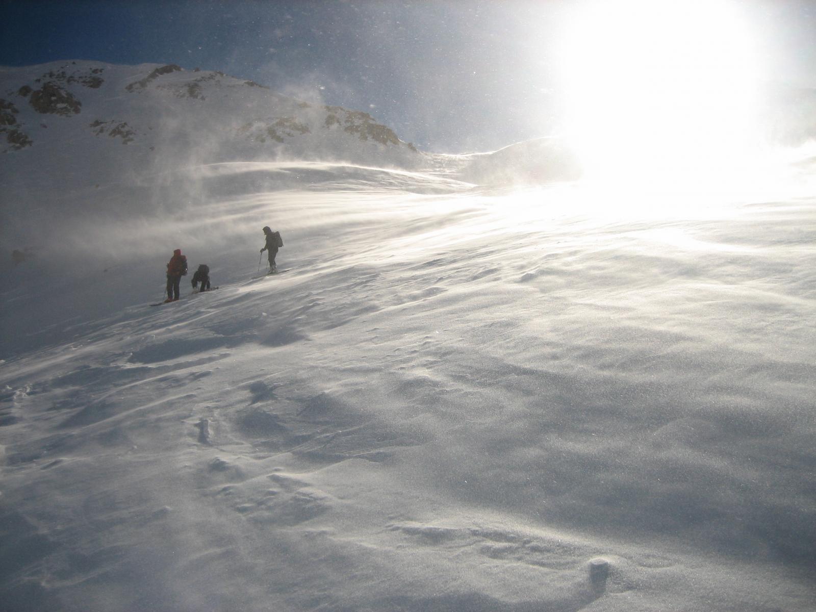 I discesa tra turbini di neve con raffiche a 100Km/h.