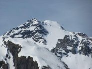 La Punta d'Arbola con dei scialpinisti in salita