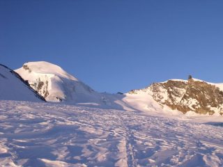 L'Allalinhorn e a destra la cresta che saliremo per l'Alphubel
