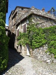 Il bel borgo di Castelvecchio di Rocca Barbena scorci