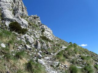 Passaggio sulle rocce carsiche del Toraggio
