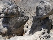 Formazioni rocciose ai piedi delle Mesokefales