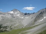 Il Pic de Rochebrune ed il vallone di salita visti da poco sopra il Col Perdù