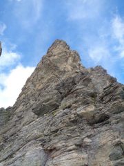 dall' intaglio a quota 2995 m, il primo tratto di arrampicata e la cresta sud fino in vetta