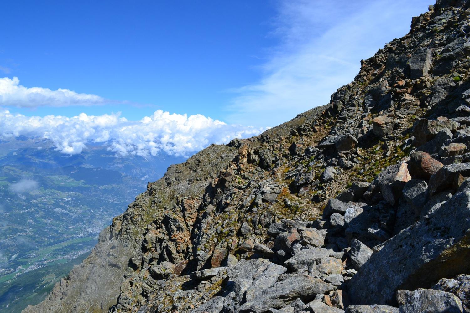 ultimo tratto dello spettacolare sentiero a picco sulla piana di Aosta