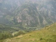 vista della frazione Peccia dall'alpe Fornale, in discesa in val Vogna