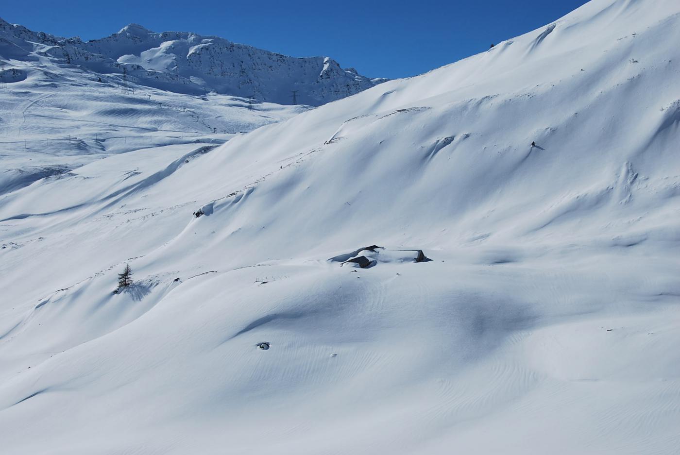 Alpe di Barmettes e Colle del Piccolo San Bernardo visti da Plan Veyle