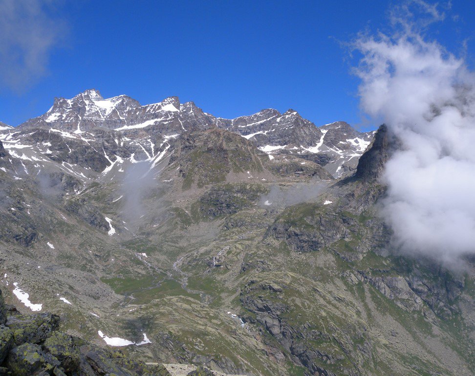 Granpa con splendido pianoro Alpe La Bruna in rovina