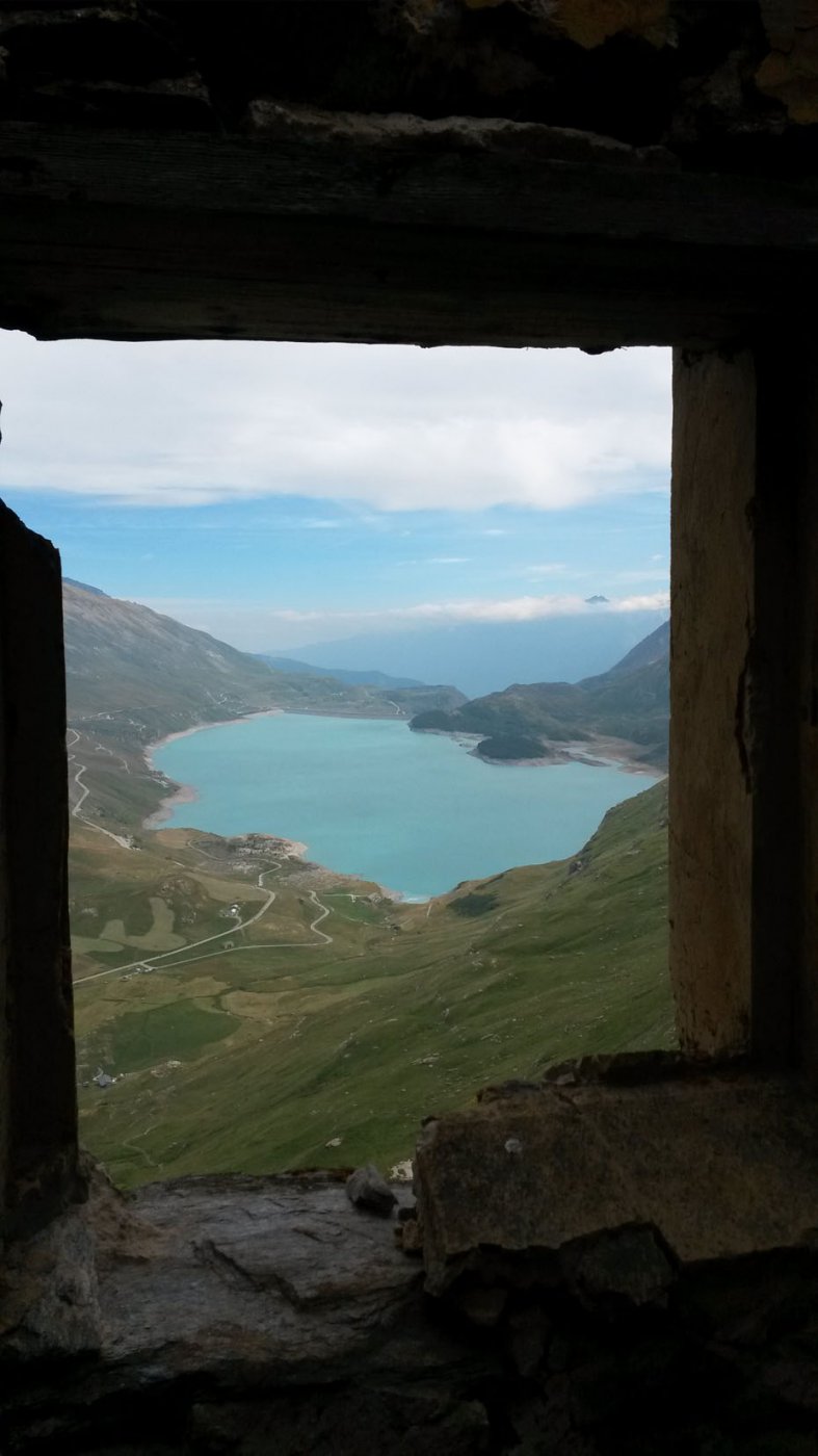 Una postazione sul Colle ed il Lago del Moncenisio.