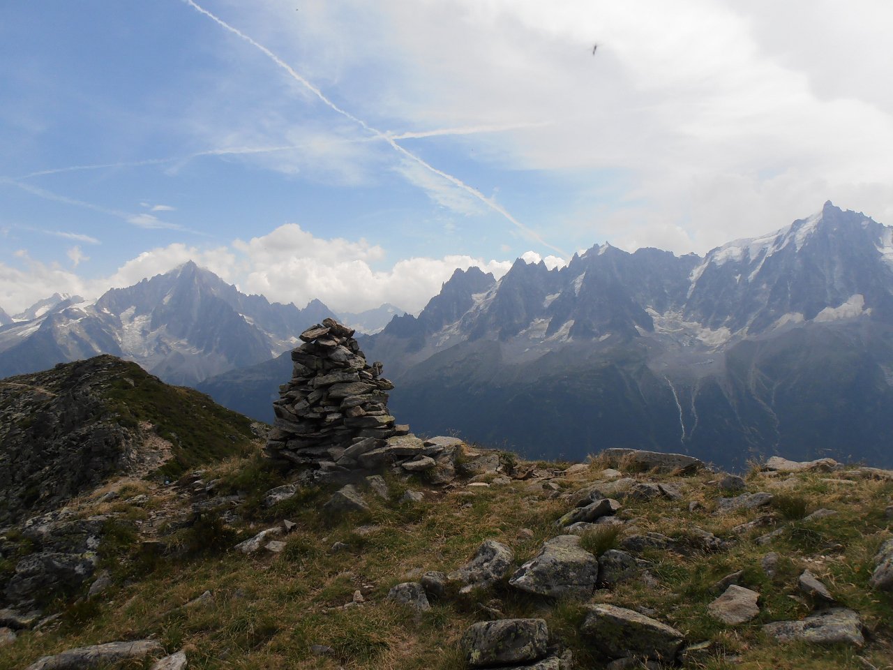 01 - Aguille Verte e Aguilles de Chamonix dalla cima