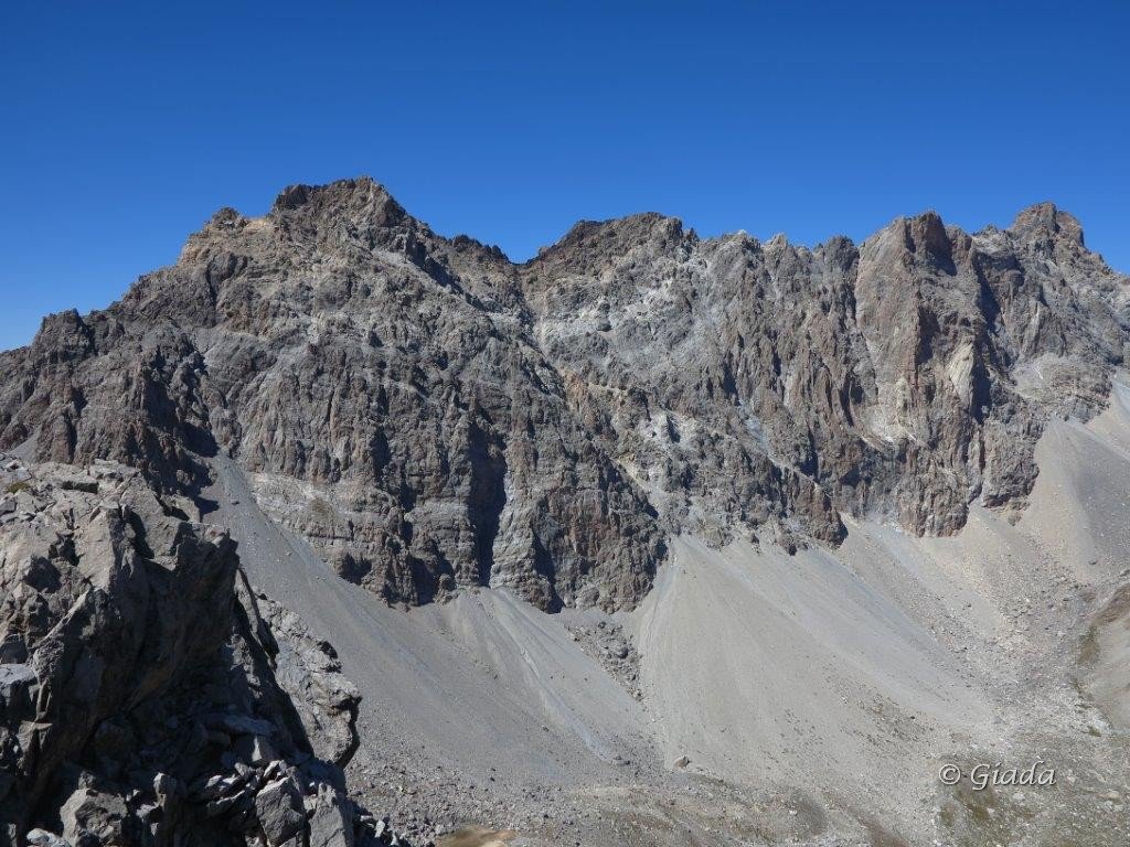 La panoramica e delicata cresta dal Buc di Nubiera al Brec de Chambeyron