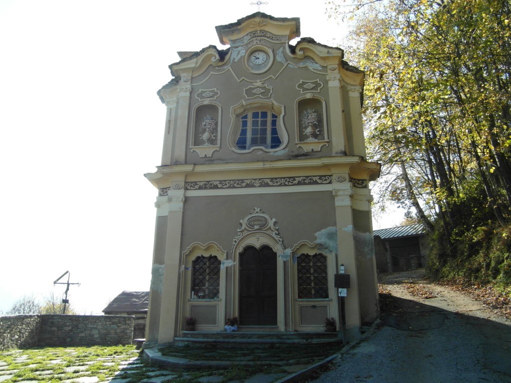 l'improbabile facciata di Sant'Anna