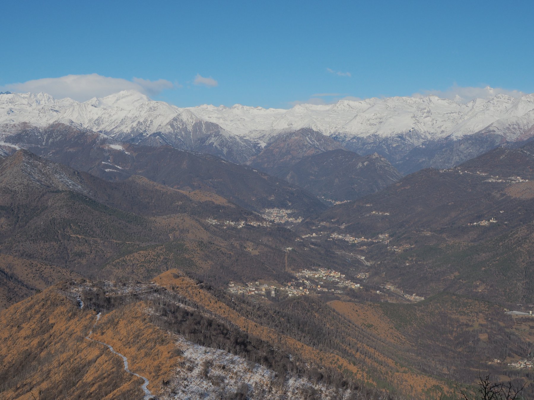 Uno sguardo sulle valli di Lanzo dal monte Turu