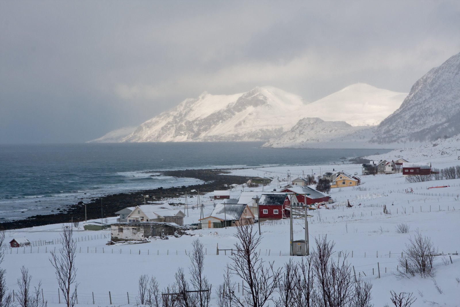 Il villaggio di Russelv e l'isola di Skiervøy sullo sfondo