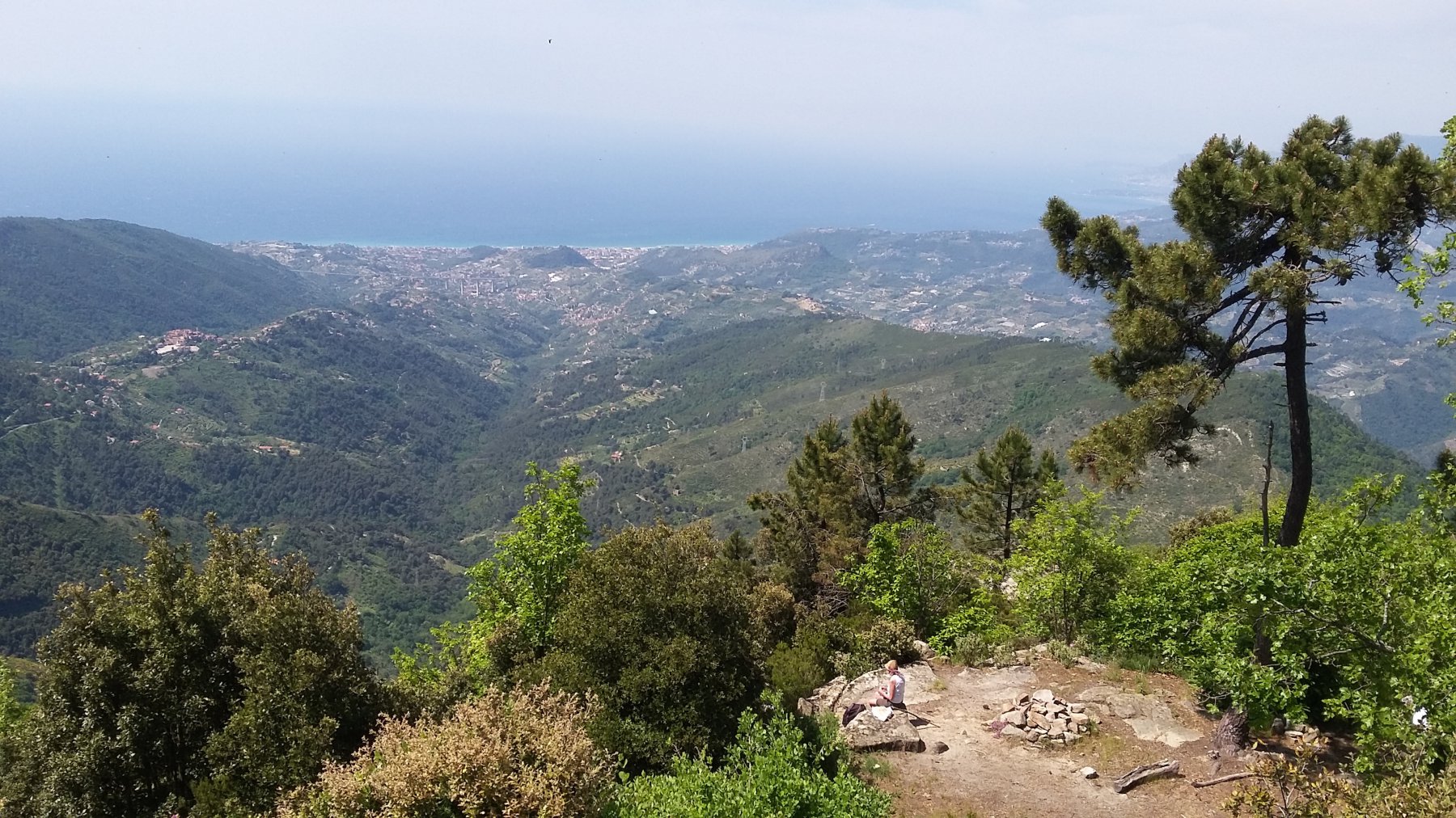 Dal Monte Caggio panorama su Bordighera con  a sx Seborga