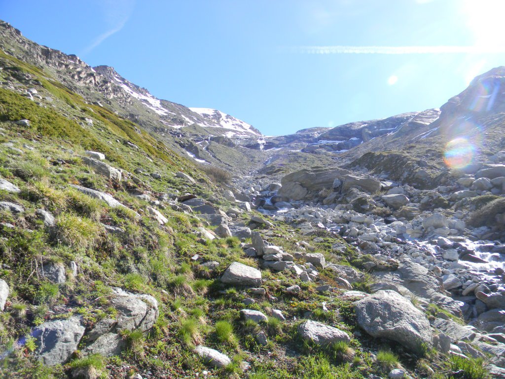 avvicinamento al ghiacciaio du Mulinet ove si inerpica il sentiero poco evidente