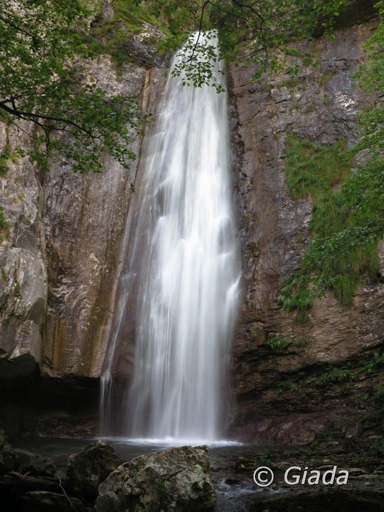 La bellissima cascata del Rio Ferraie