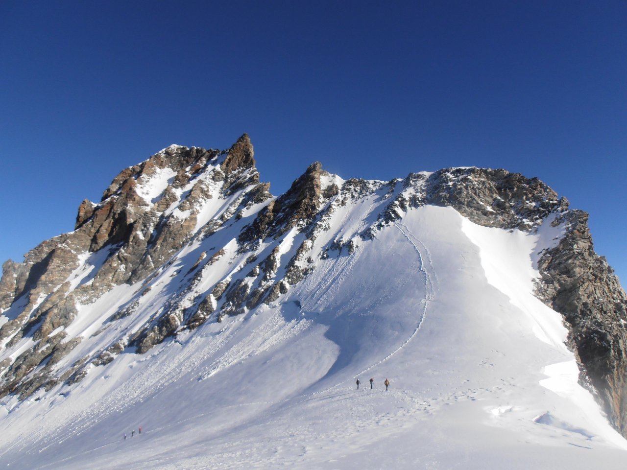 01 - Dent d'Herens vista dalla spalla scialpinistica