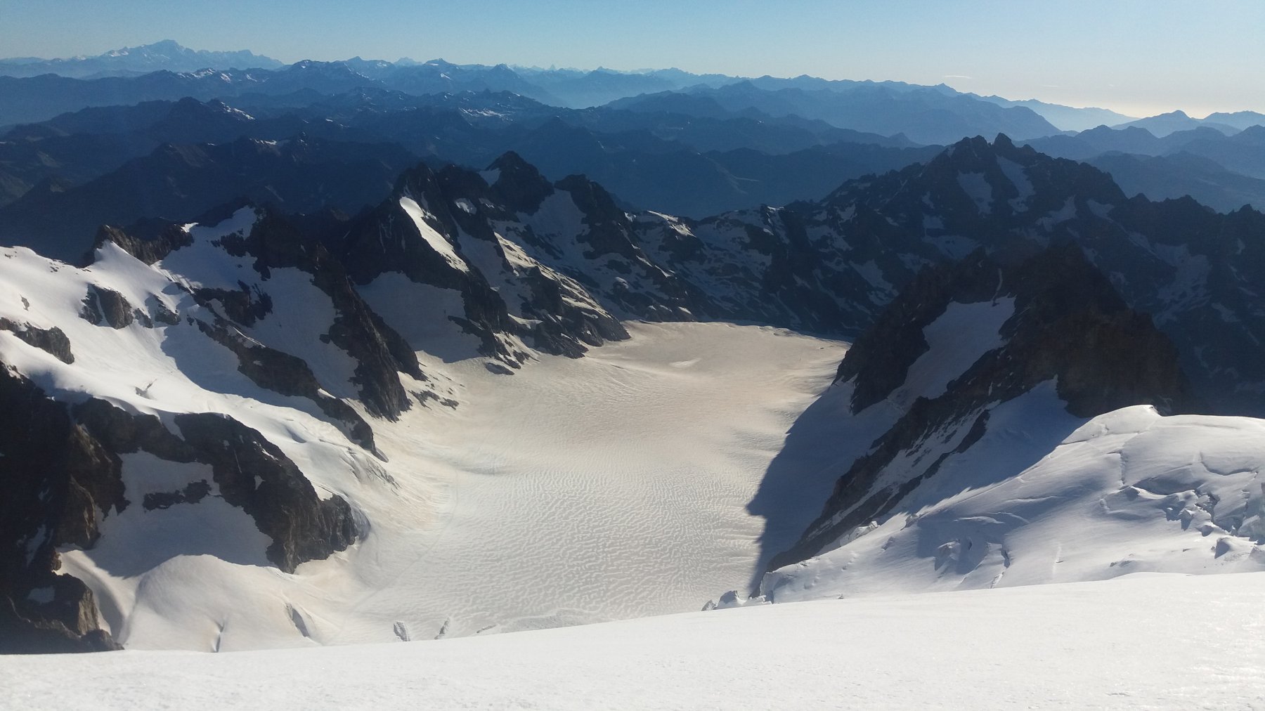 Dalla cima, verso il pianoro del Glacier Blanc