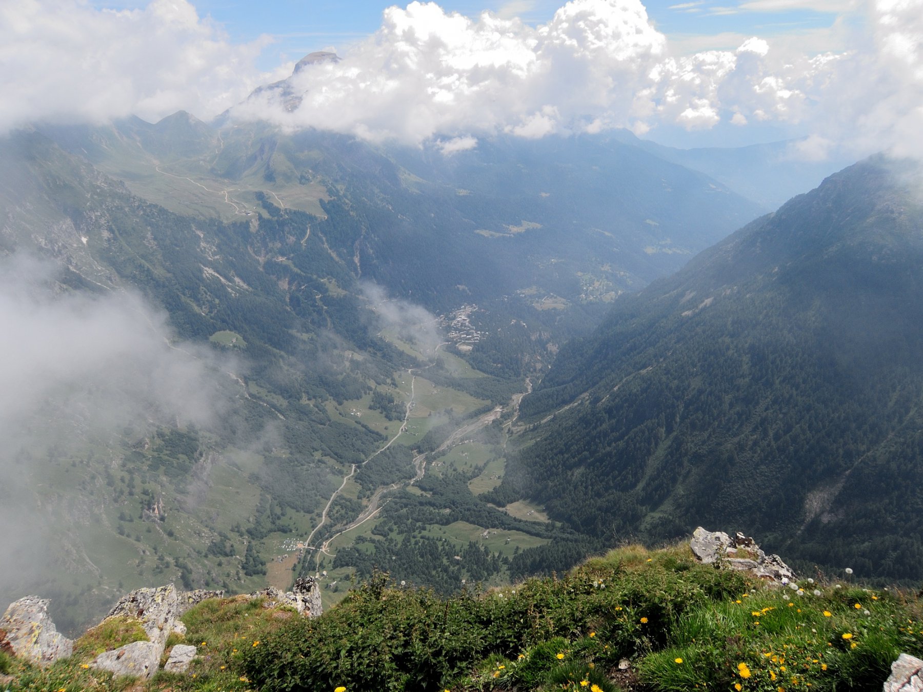 Panorama di vetta verso la Val Cairasca