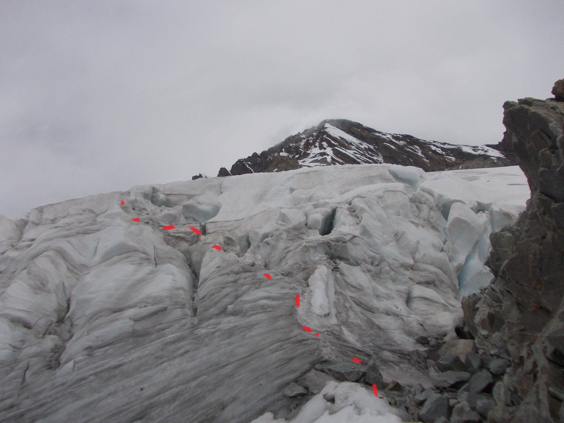 Passaggio delicato su ghiaccio q. 3383 per accedere al ghiacciaio superiore