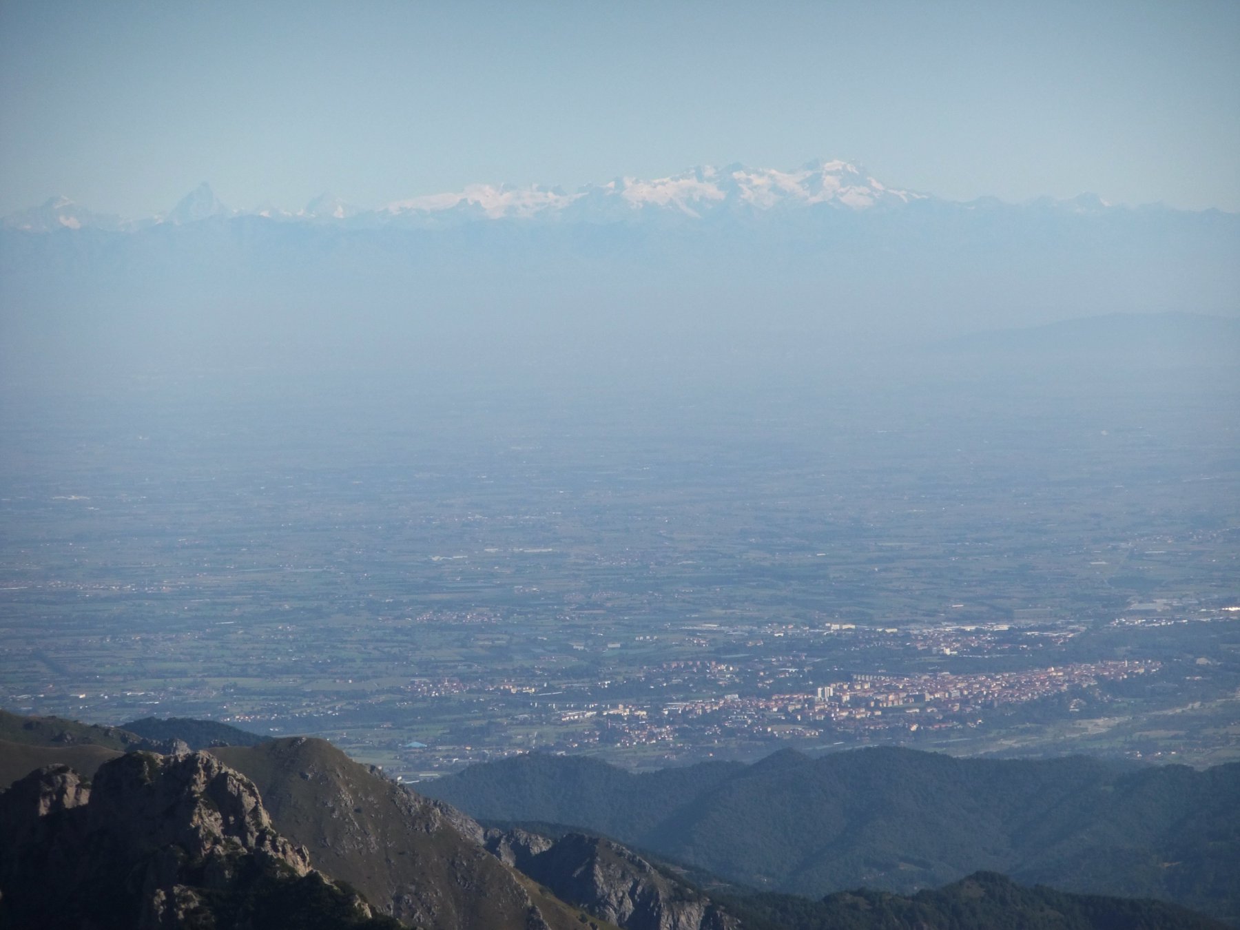 Cuneo con il Cervino ed il Monte Rosa