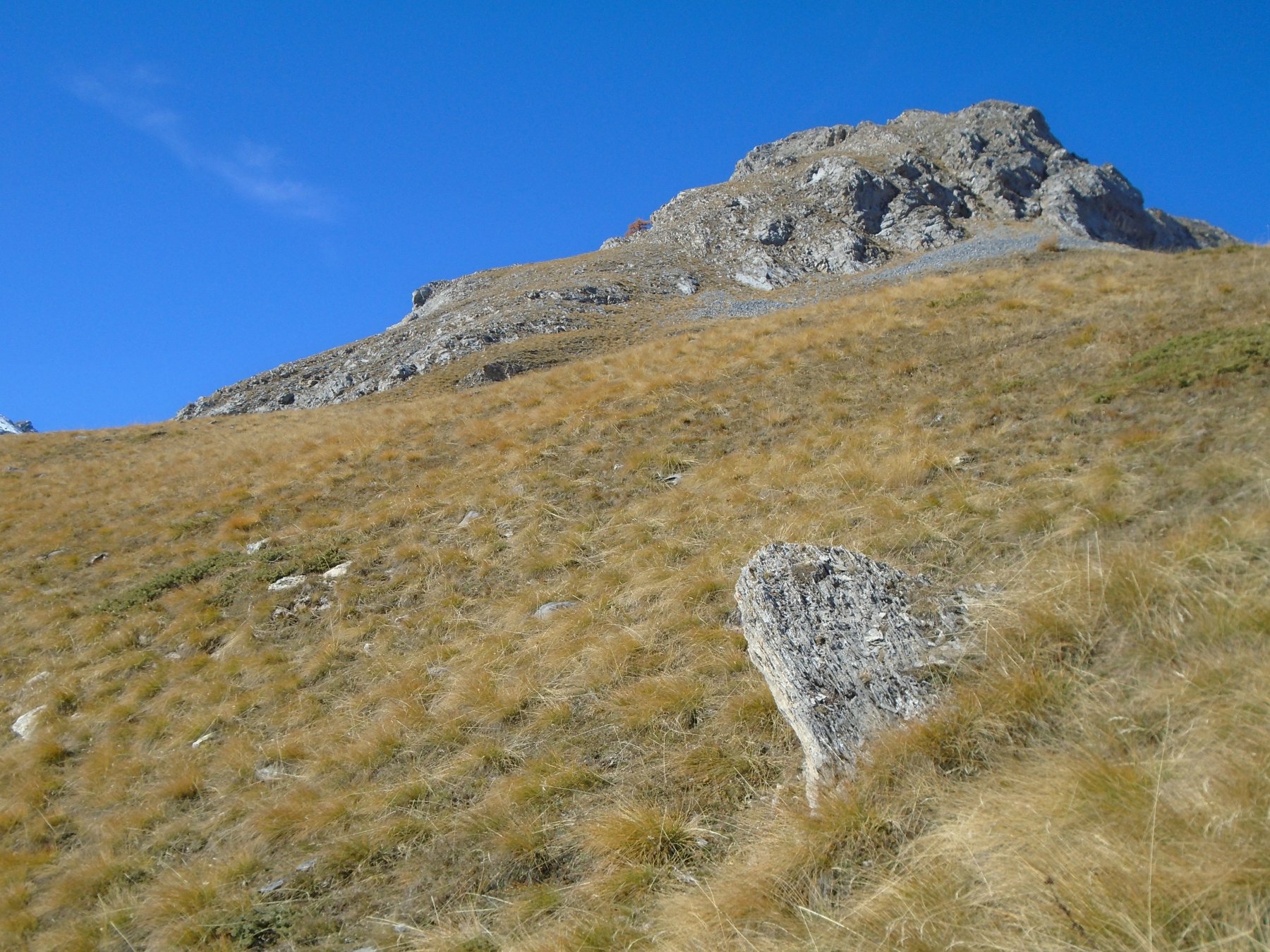 Rocca Arpet vista da sotto la conca superiore