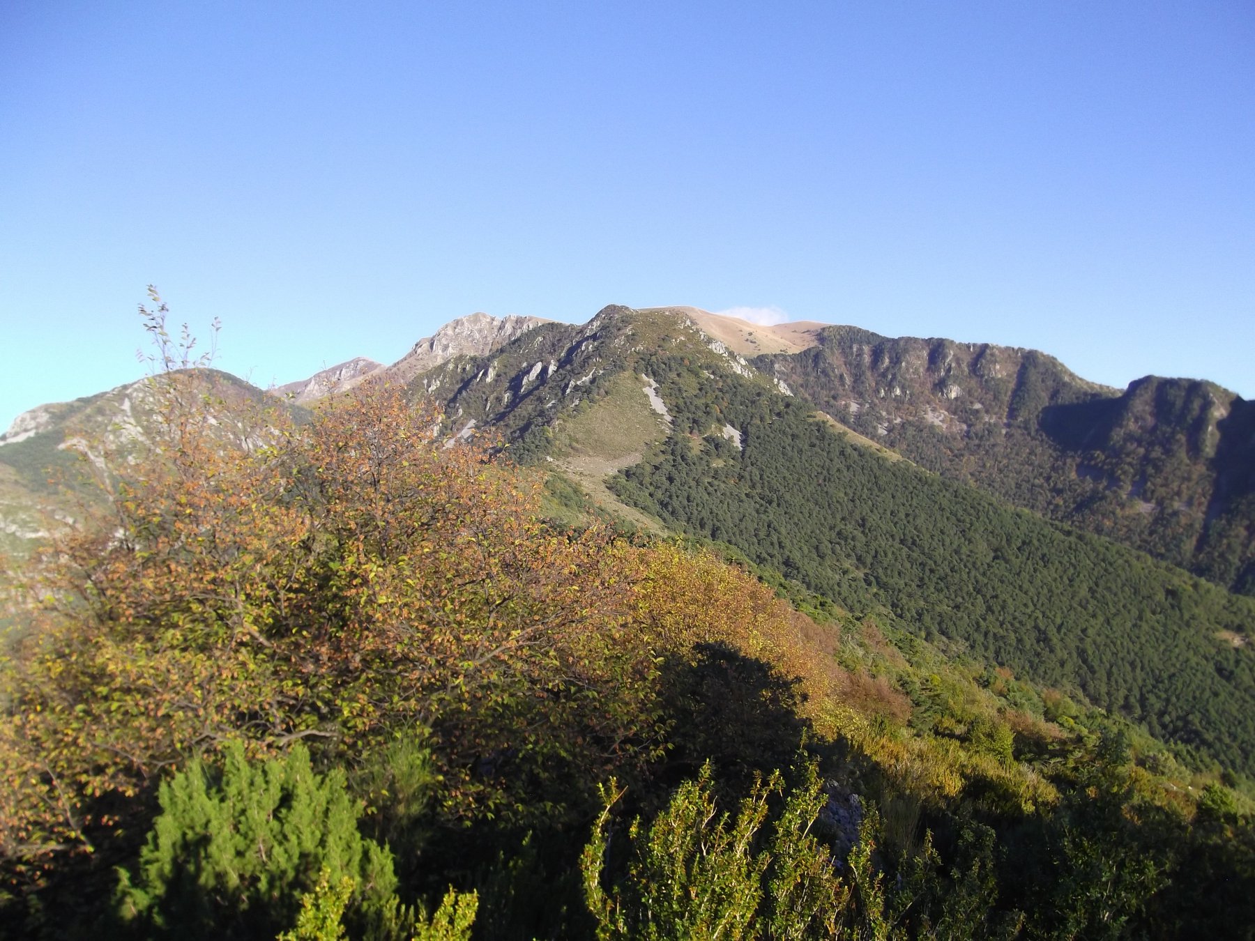 Pointe de Lugo e Cime d'Anan dalla cresta per la Baisse de Cachin.
