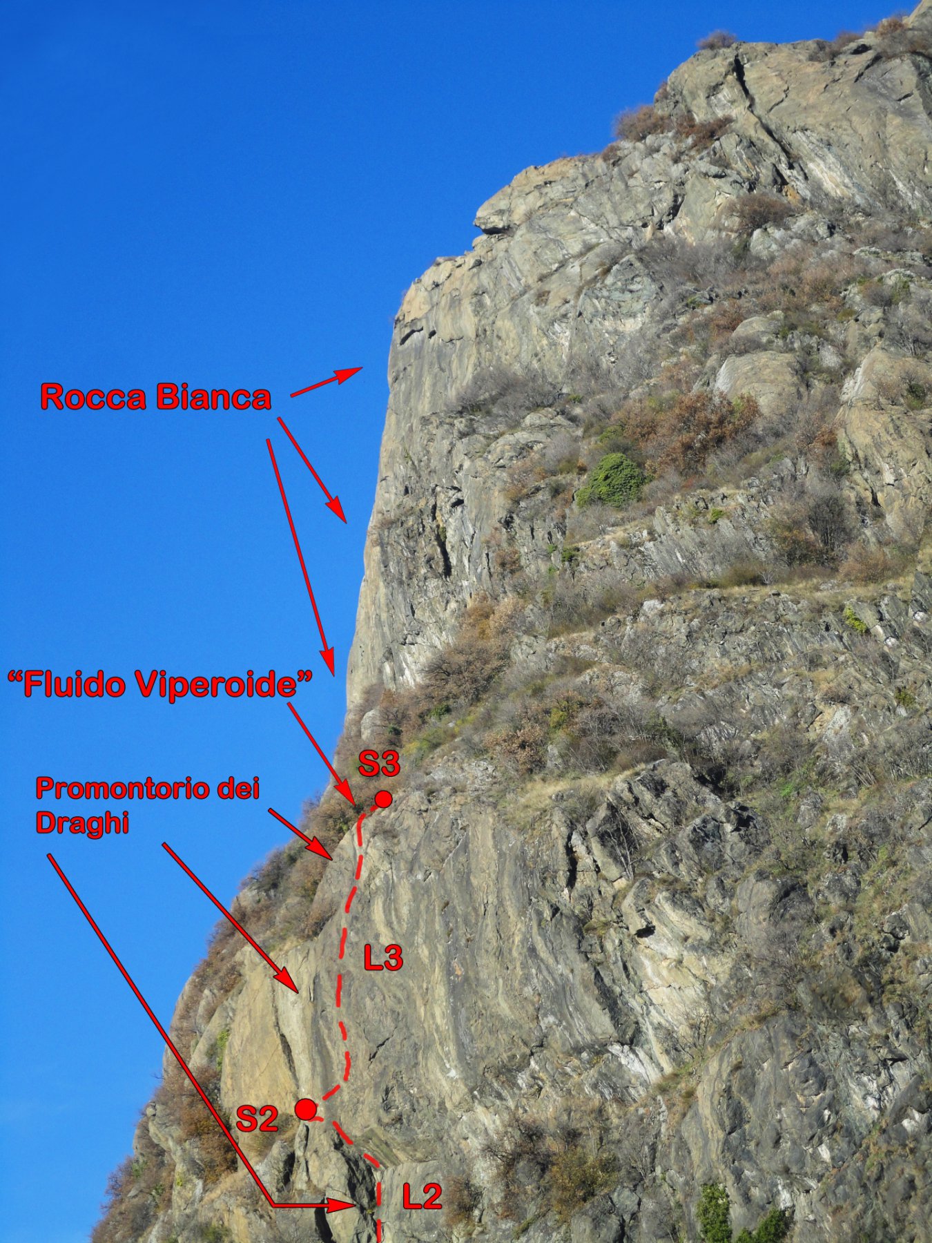 Tracciato della via rispetto alle strutture principali di Caprie.. la foto inquadra la parete poco sopra S1 di Fluido Viperoide (non visibile per pochi metri).