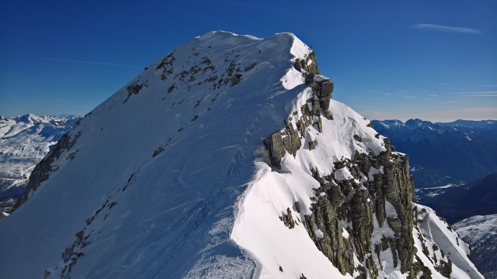 la bella cresta Ovest vista dal colletto di quota 2795 m