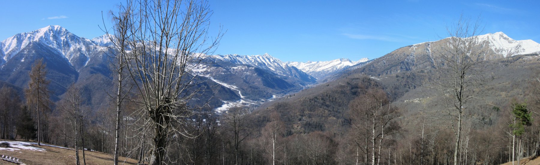 Panorama sulla Val Varaita dal rifugio