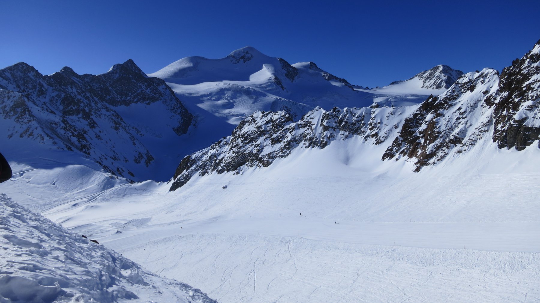 le cime della Wildspitze, in basso il Mittelbergjoch, oltre il quale occorre perdere una cinquantina di metri