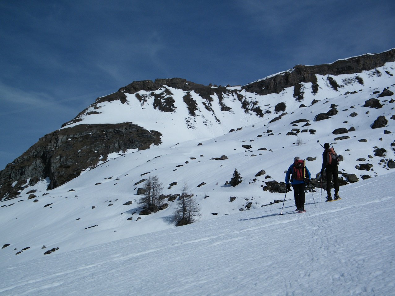 La Becca dei Quattro Denti vista da poco dopo l'Alpe di Pra Longet.