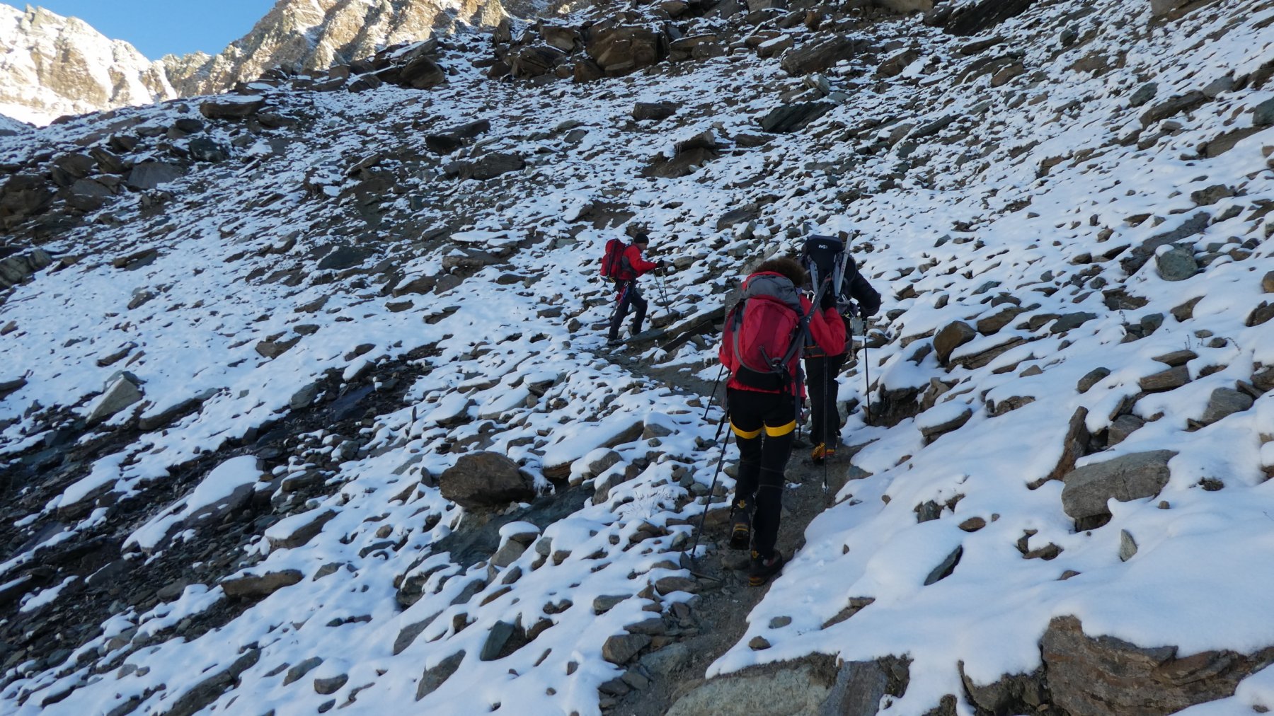 sentiero per il Colle della Rossa già innevato a 2700 m