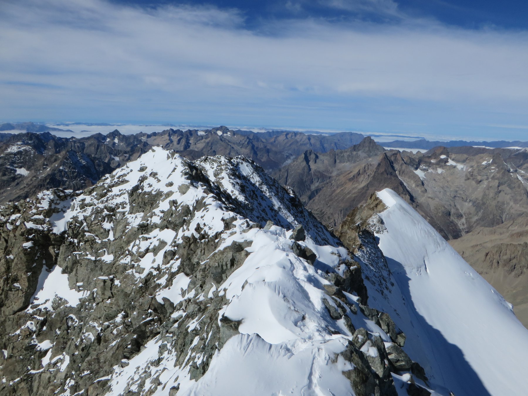 Dôme de Neige, Pic Lory e cresta appena percorsa dalla vetta della Barre