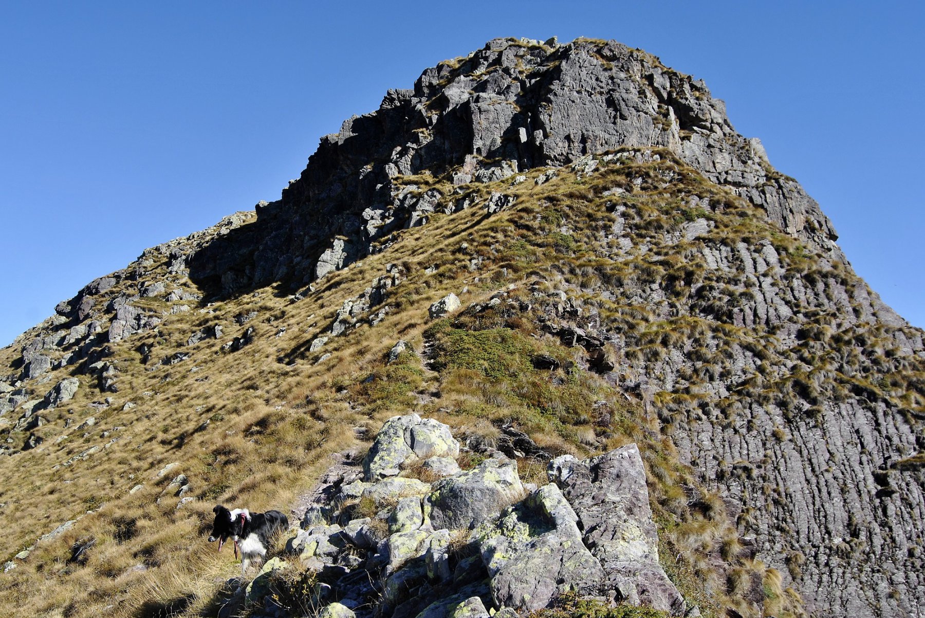 Monte delle Galline. Rocce finali evitabili a sinistra