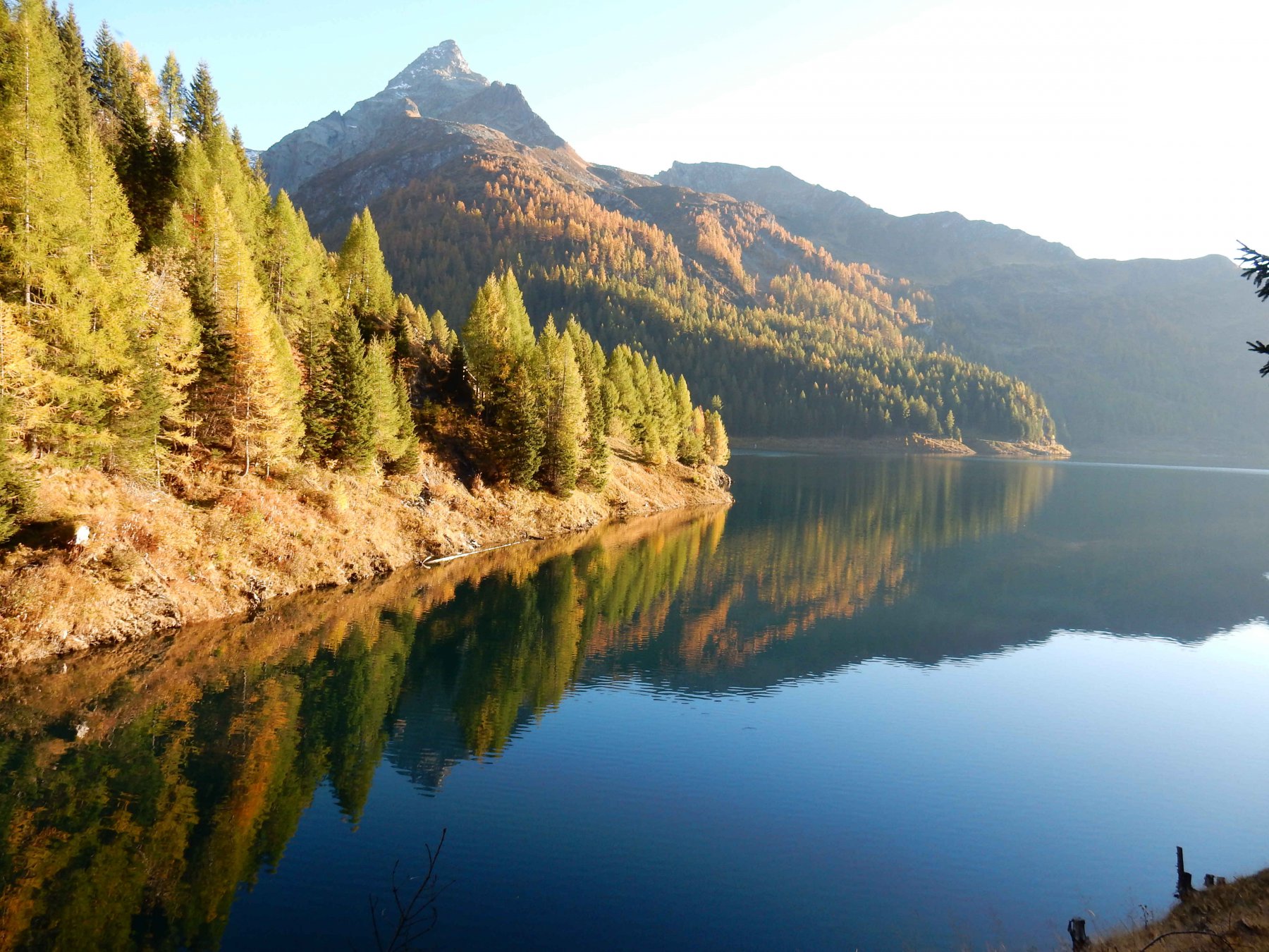 Colori d'autunno al Lago di Luzzone 1630mt.
