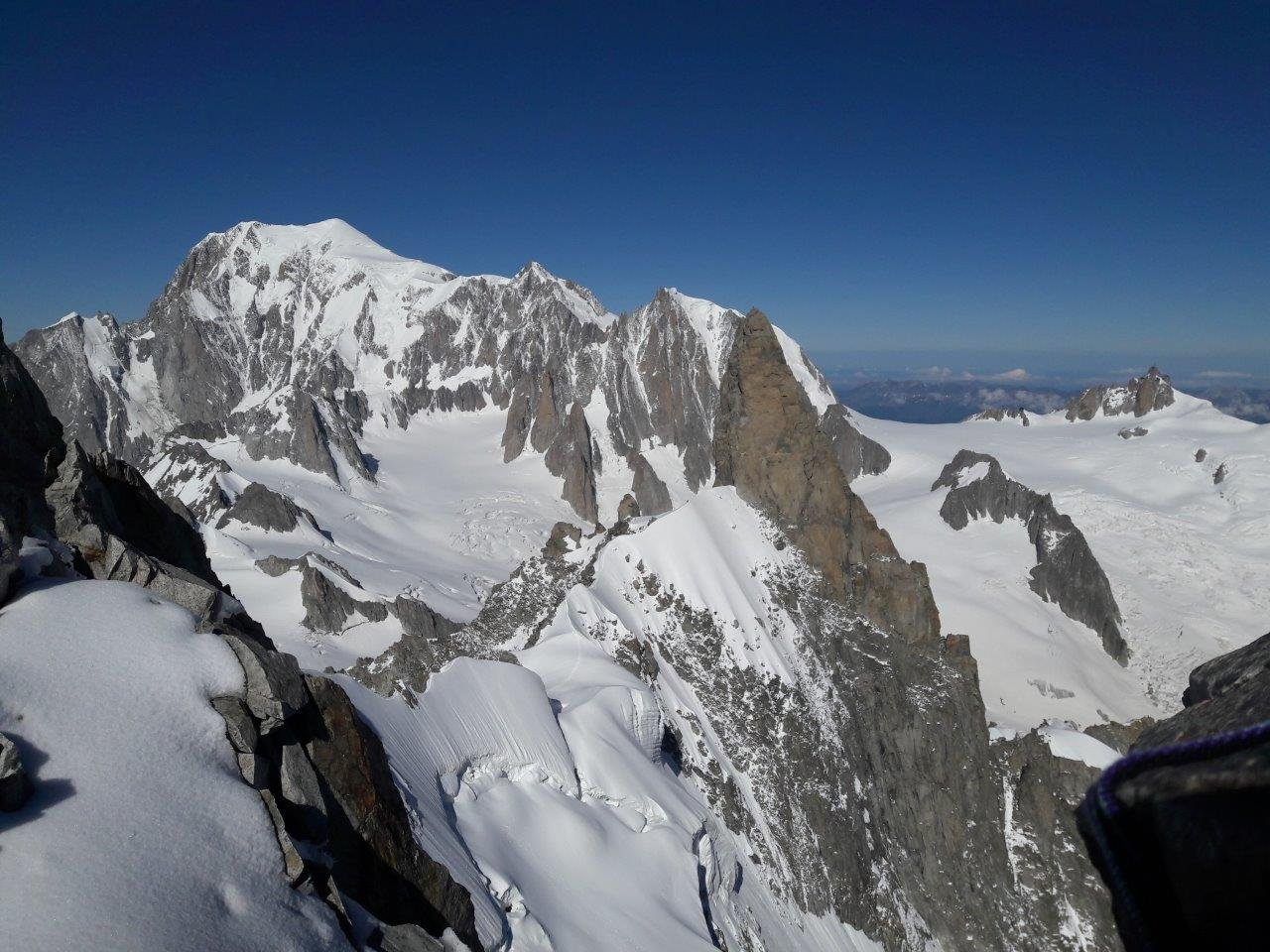 vista del percorso di cresta con il Bianco sullo sfondo