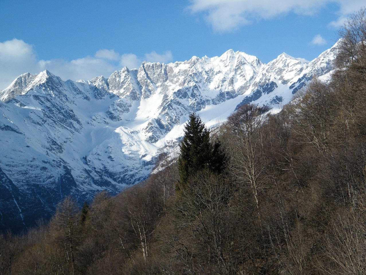 La testata della Val Grande vista da Frassa.