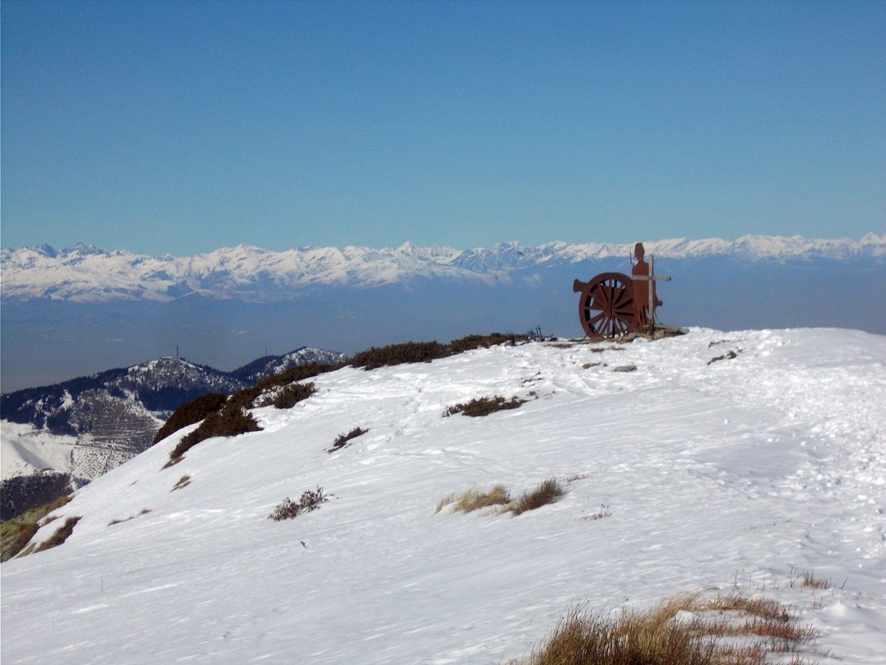 la sagoma del cannone napoleonico sulla cima del Monte Baussetti