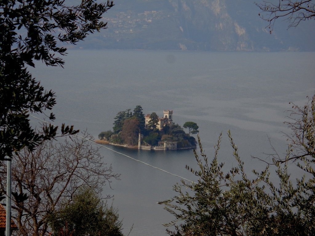 Isola di Loreto con il castello gotico