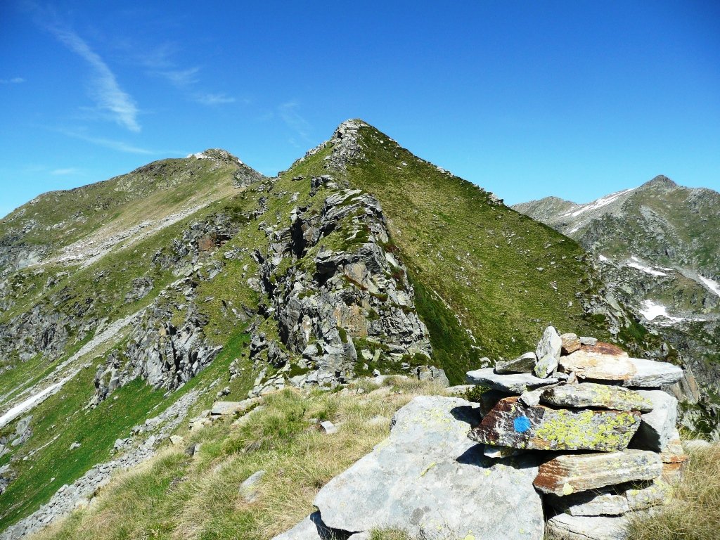 In cresta lungo l'alta via Alpi Biellesi.