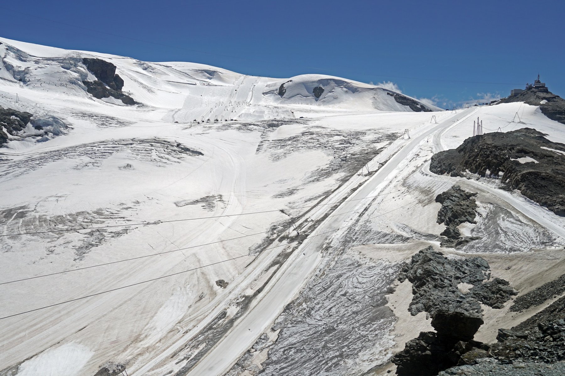 Panoramica su Plateau Rosà con gli impianti di risalita di Zermatt
