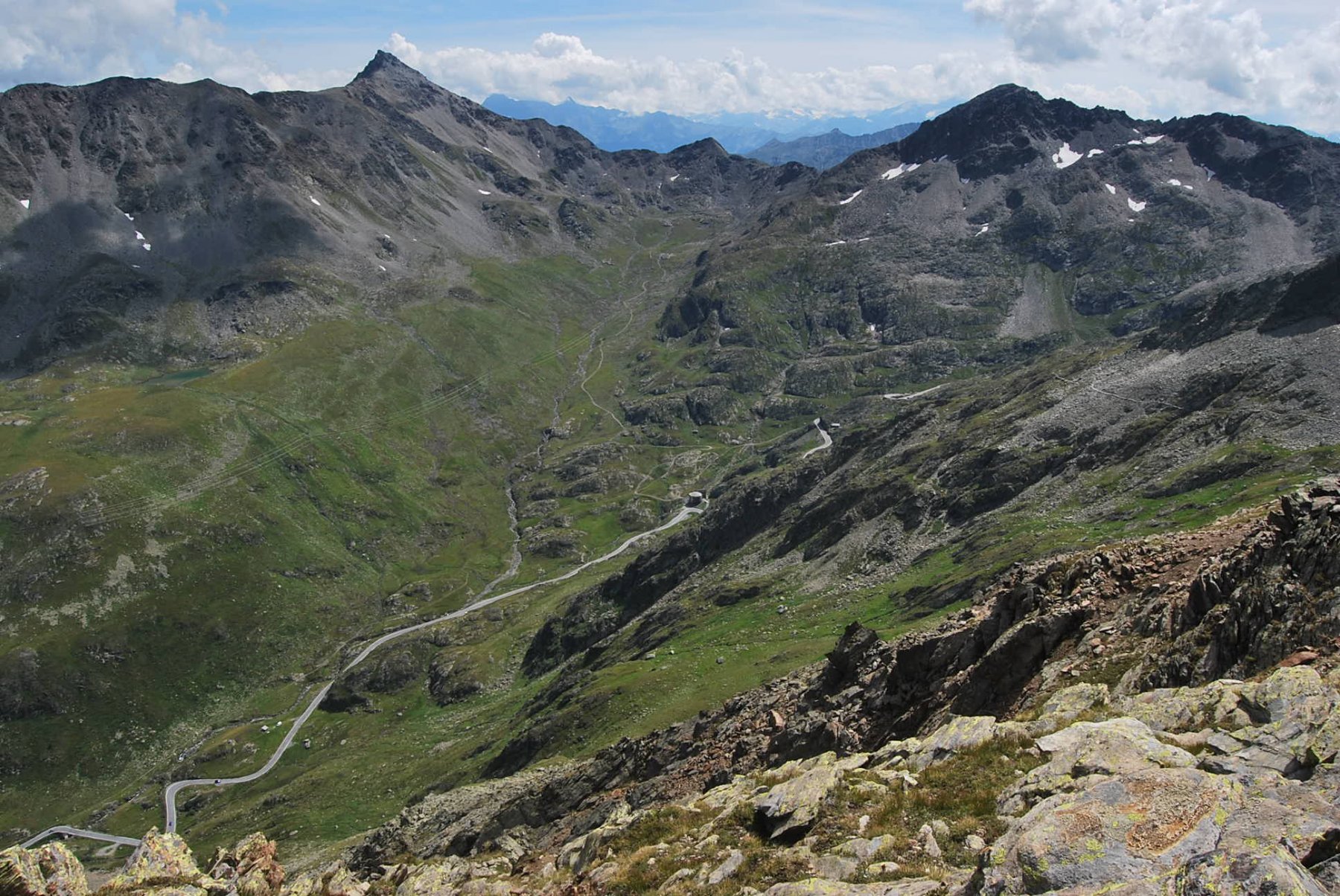 La Comba di Barasson svizzera. Da sinistra Punta di Barasson, Testa di Barasson e Mont Mort