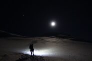 La salita al Bishorn illuminata dalla Luna
