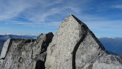 Uno spuntone di roccia, il culmine più alto del Corno Miller 3373mt.
