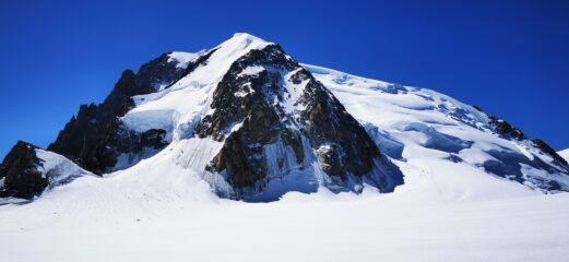 il Mont Blanc du Tacul osservato dai pressi del Refuge des Cosmiques