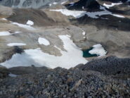 Il ghiacciaio e il lago Galambra visti dalla cima del Roc Peirus.